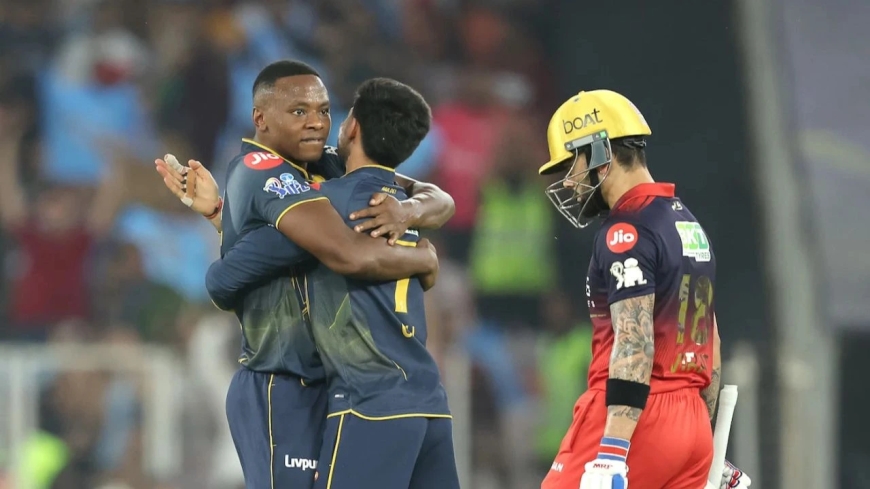 ஒரே ஓவரில் 5 பவுண்டரிகள் – கிறிஸ் கெய்லின் 13 ஆண்டு சாதனையை சமன் செய்த விராட் கோலி